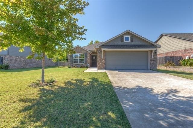 S Laurel Ave, Broken Arrow, OK 74011