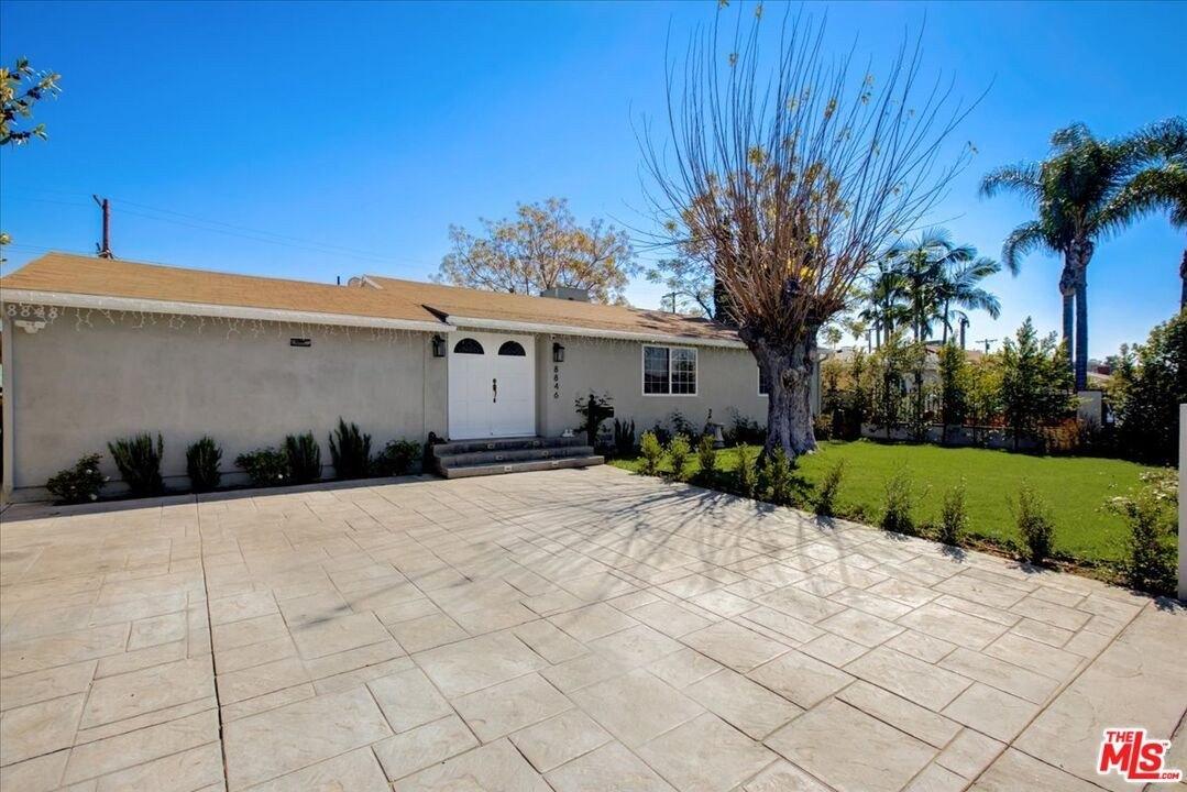 Moonbeam Ave, Panorama City, CA 91402