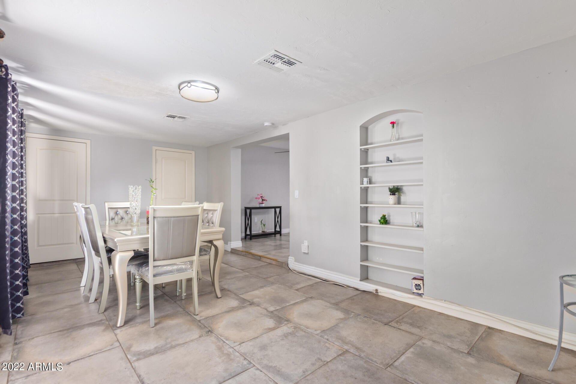 E Holly St, Phoenix, AZ 85008