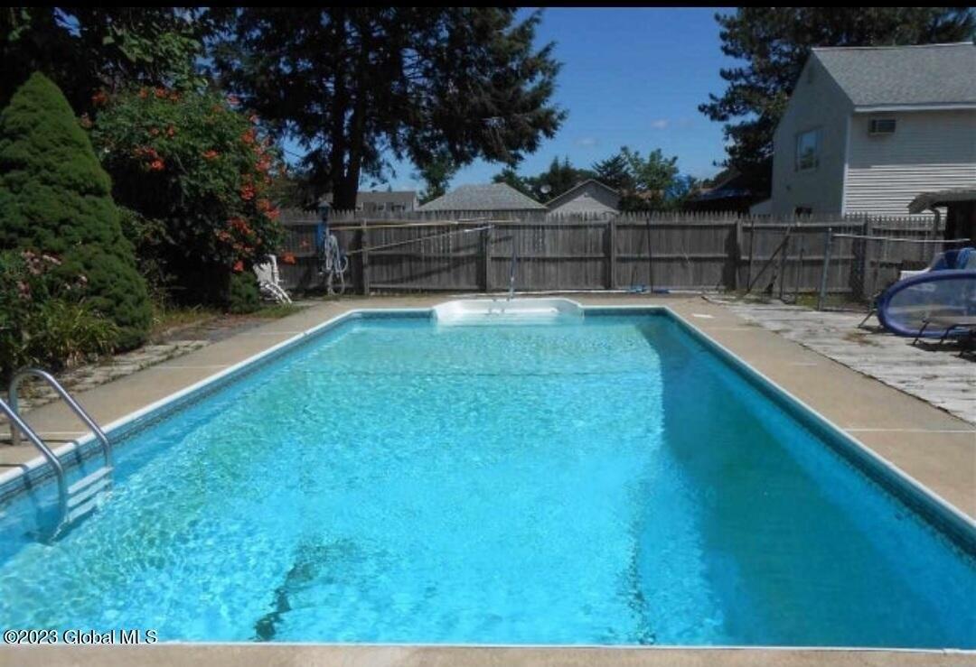 Wellington Ave, Schenectady, NY 12306