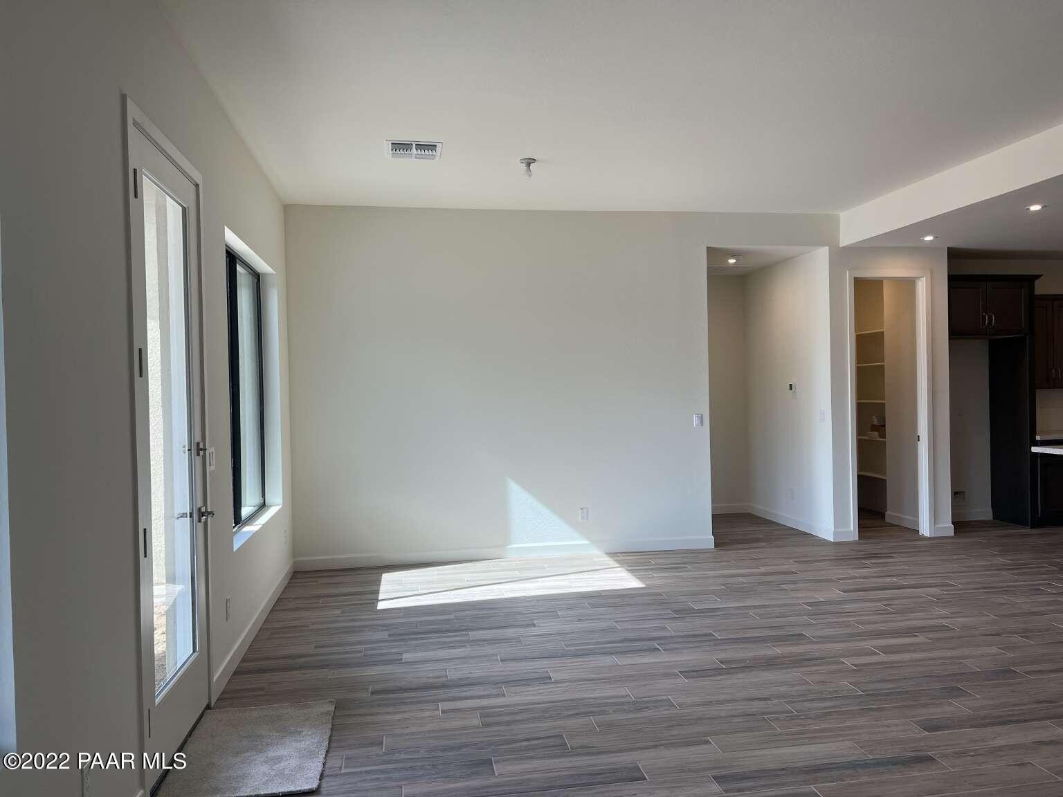 N Glasgow Pl, Prescott Valley, AZ 86314