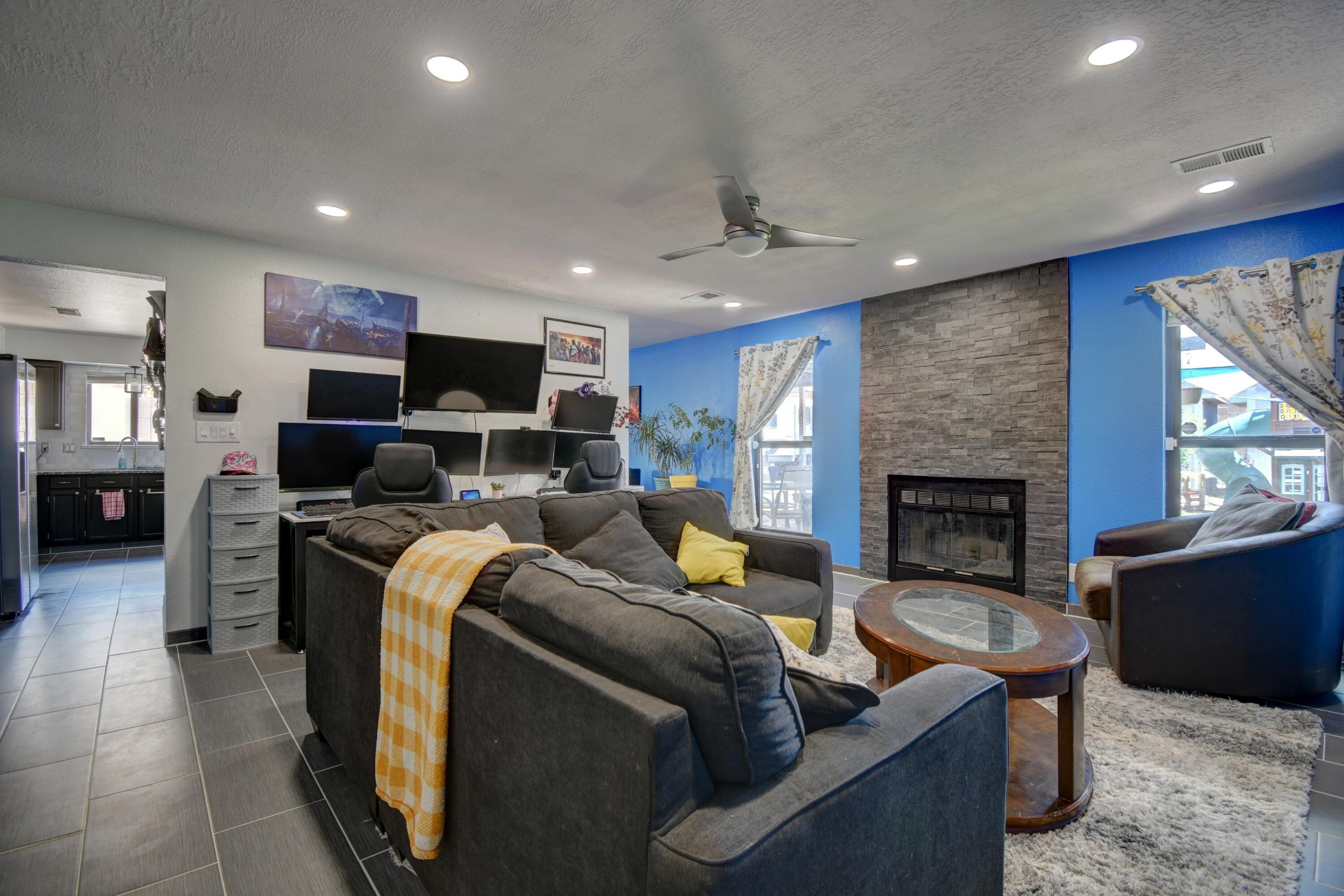 Chromium Dr Ne, Rio Rancho, NM 87124
