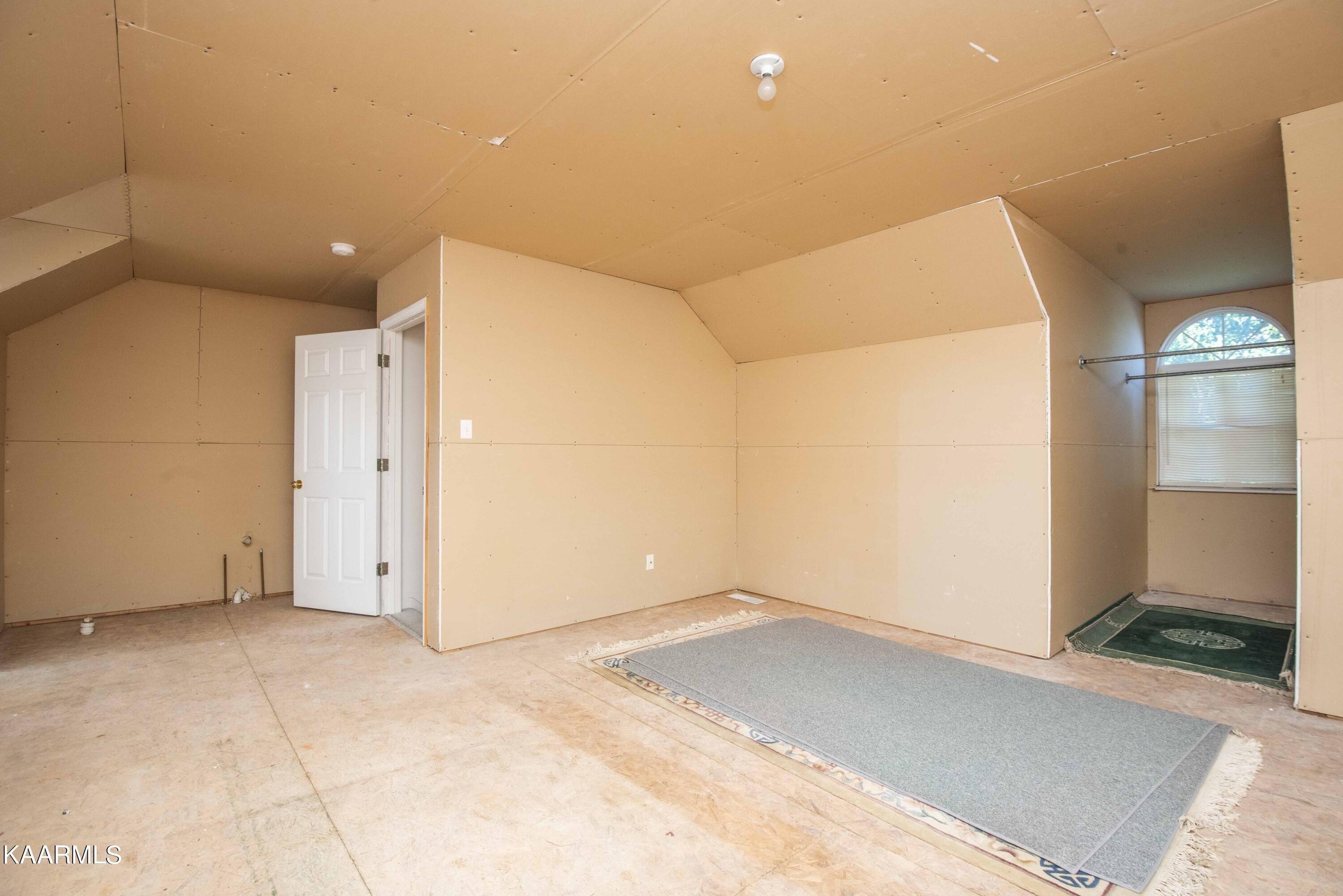 Stonebriar Ln, Knoxville, TN 37932