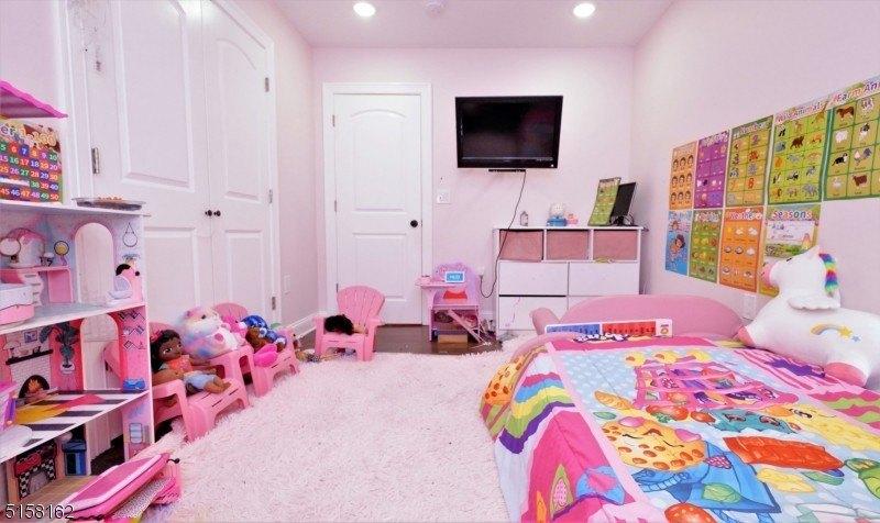 Gibbons Ct, Elizabeth, NJ 07202