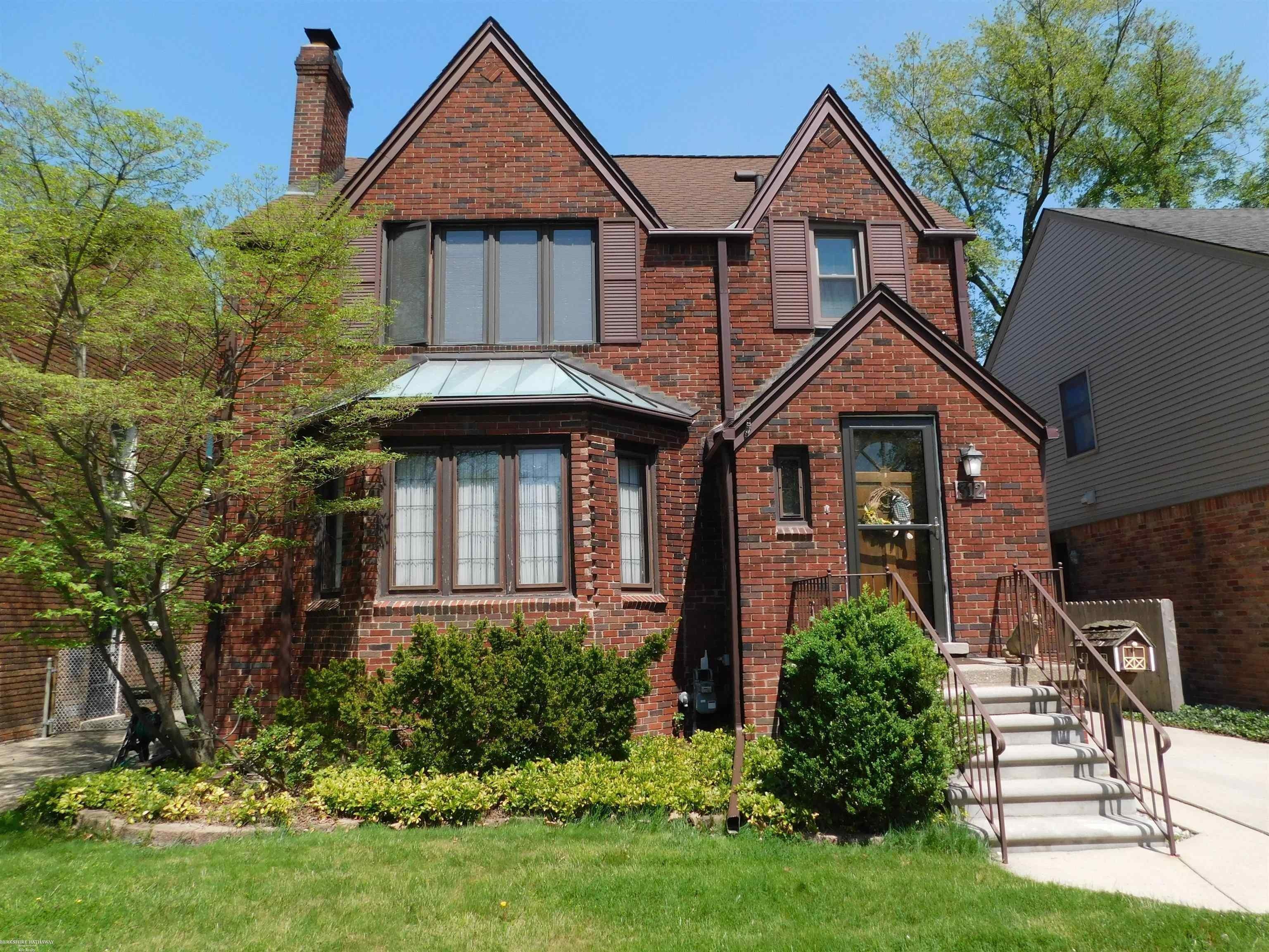 Mckinley Ave, Grosse Pointe Farms, MI 48236