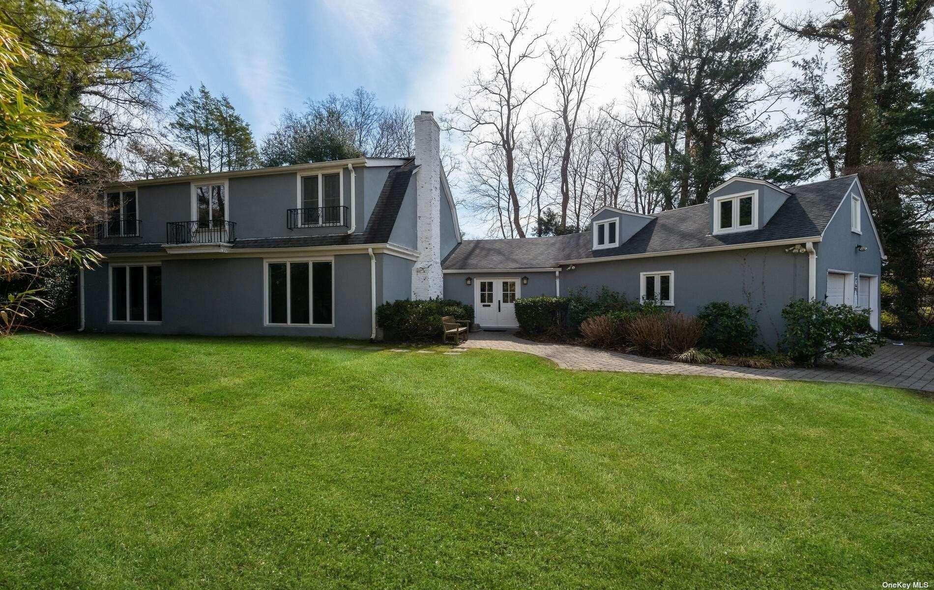 Terrace Ct, Port Washington, NY 11050