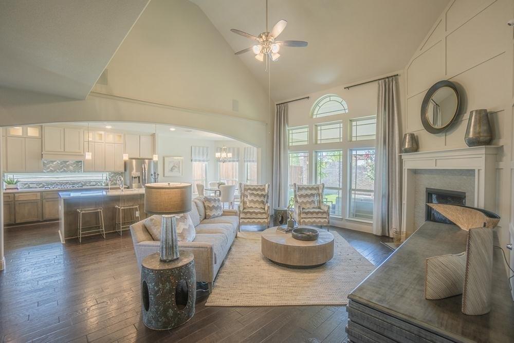 White Plains Dr, Midlothian, TX 76065