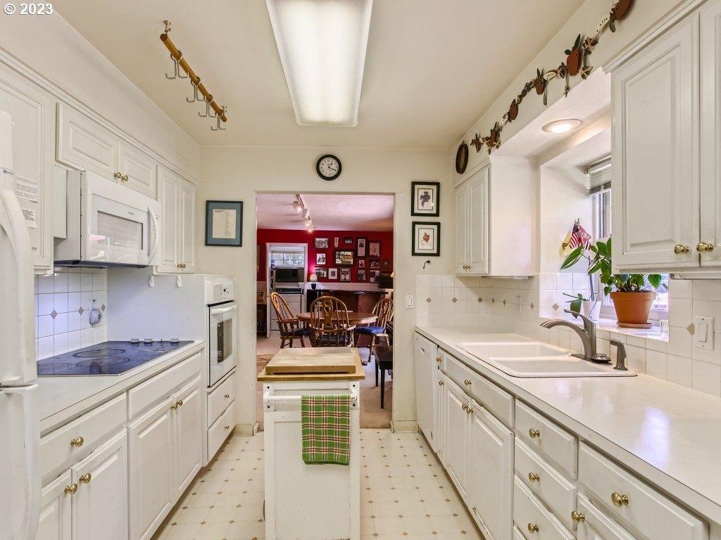 Kilkenny Rd, Lake Oswego, OR 97034