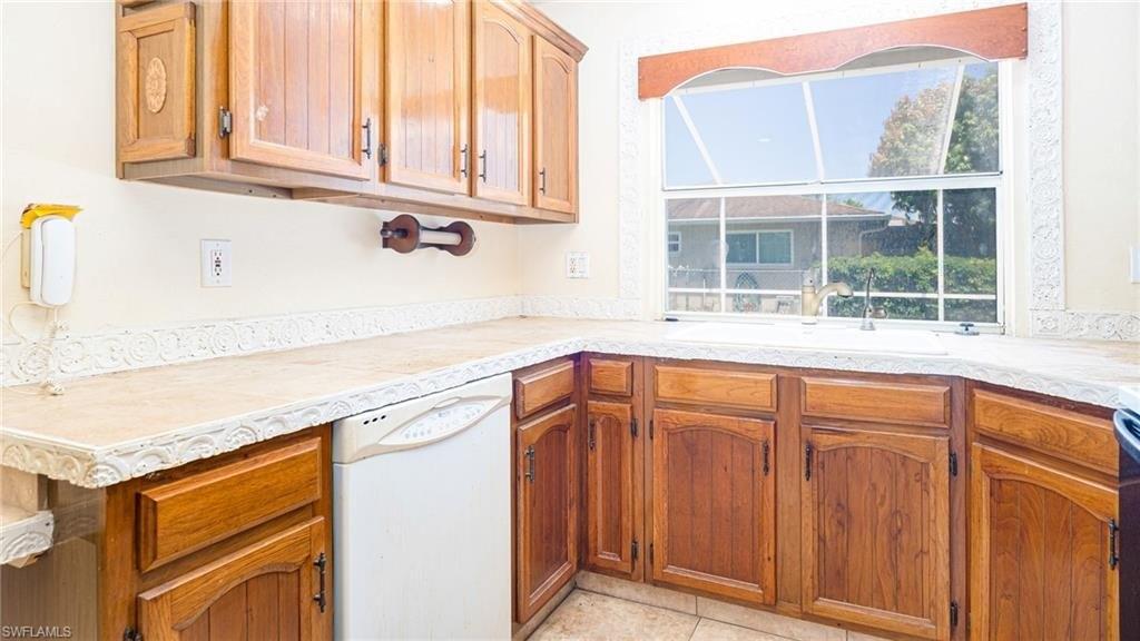 Se 16th St, Cape Coral, FL 33990
