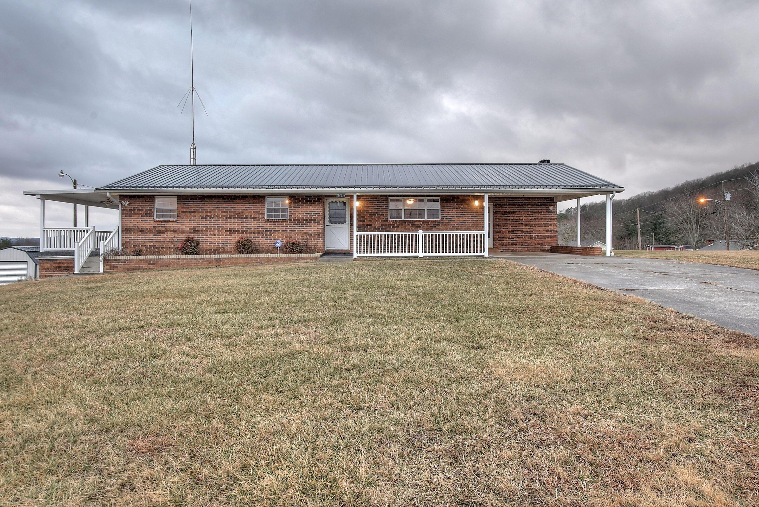 Hill Ave, Surgoinsville, TN 37873