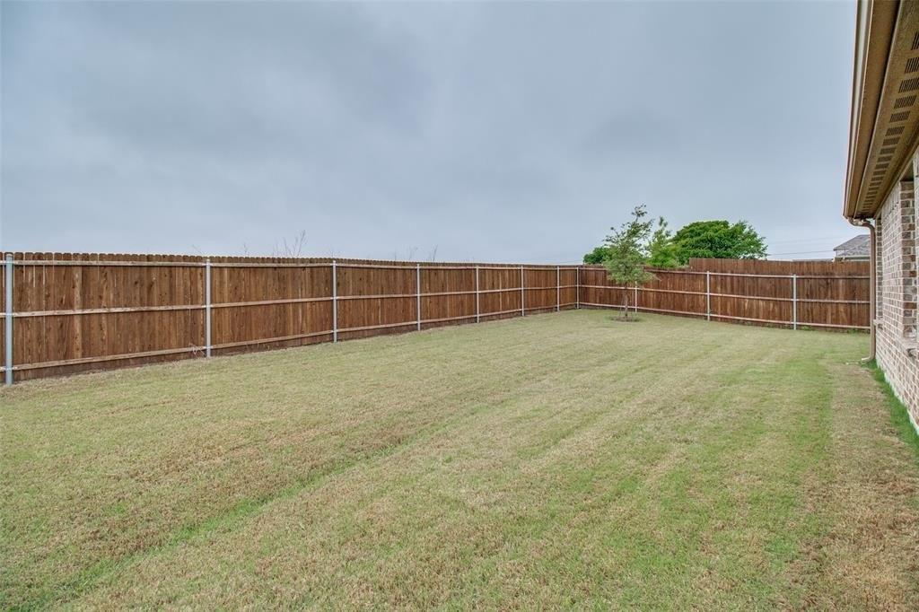 Thompson Dr, Van Alstyne, TX 75495