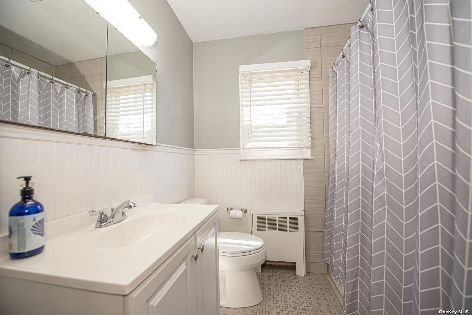 Goldsmith Ave, Greenlawn, NY 11740