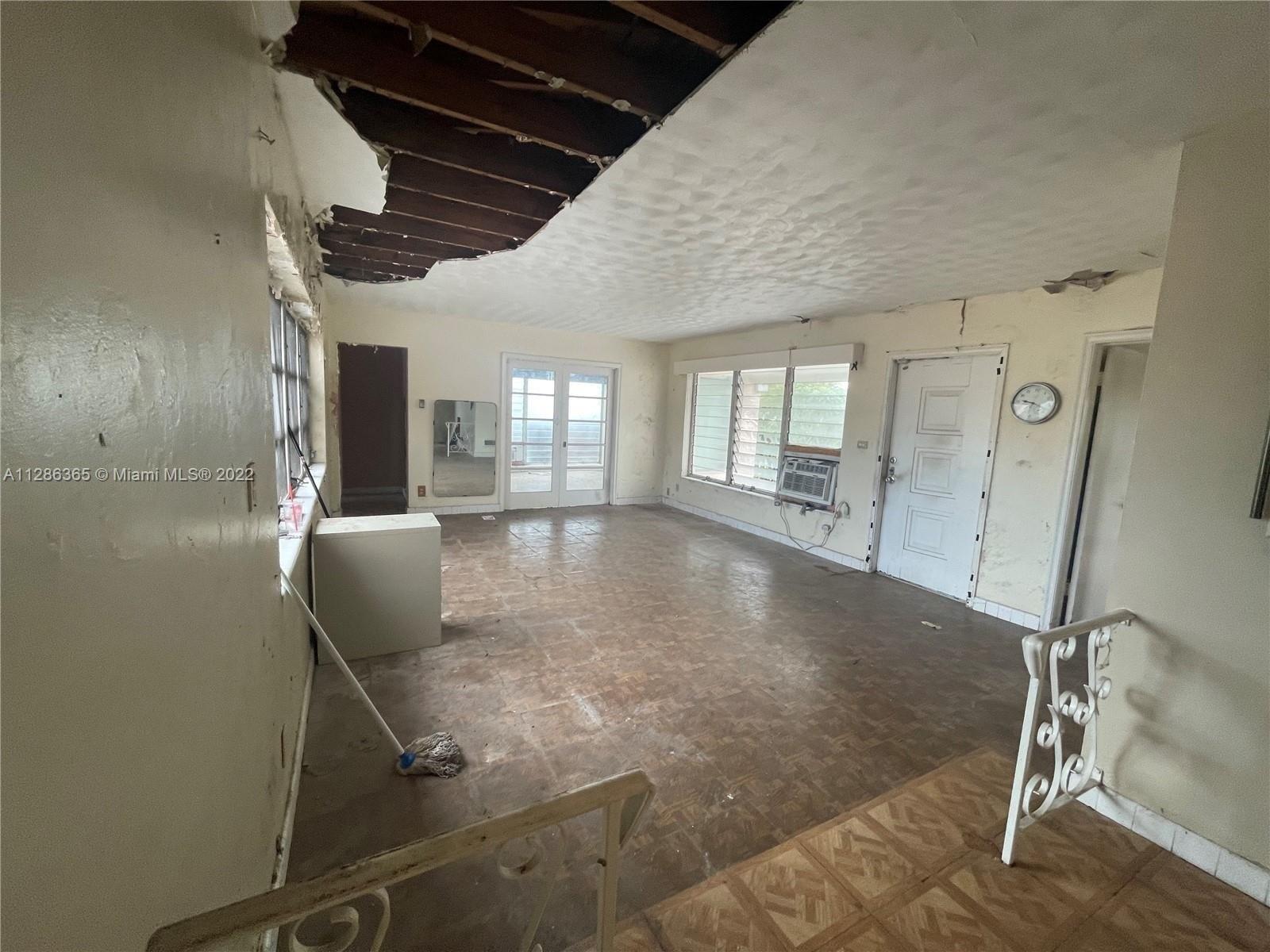 Sw 12th St, Dania, FL 33004