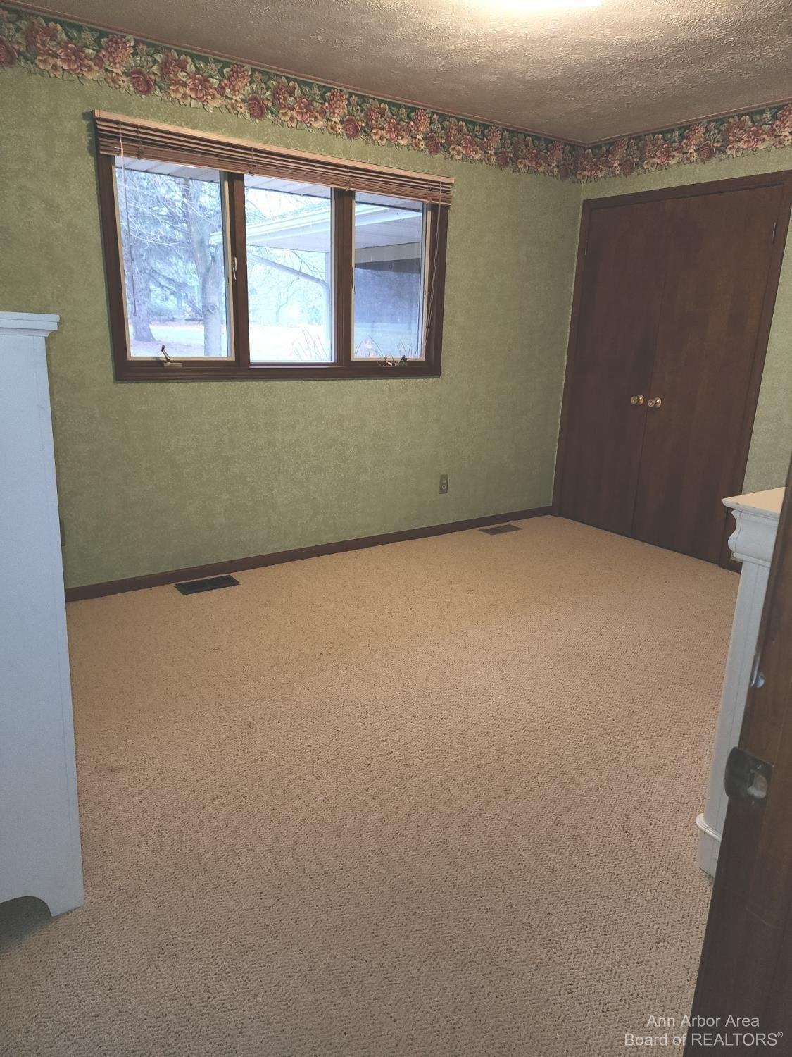 Textile Rd, Saline, MI 48176