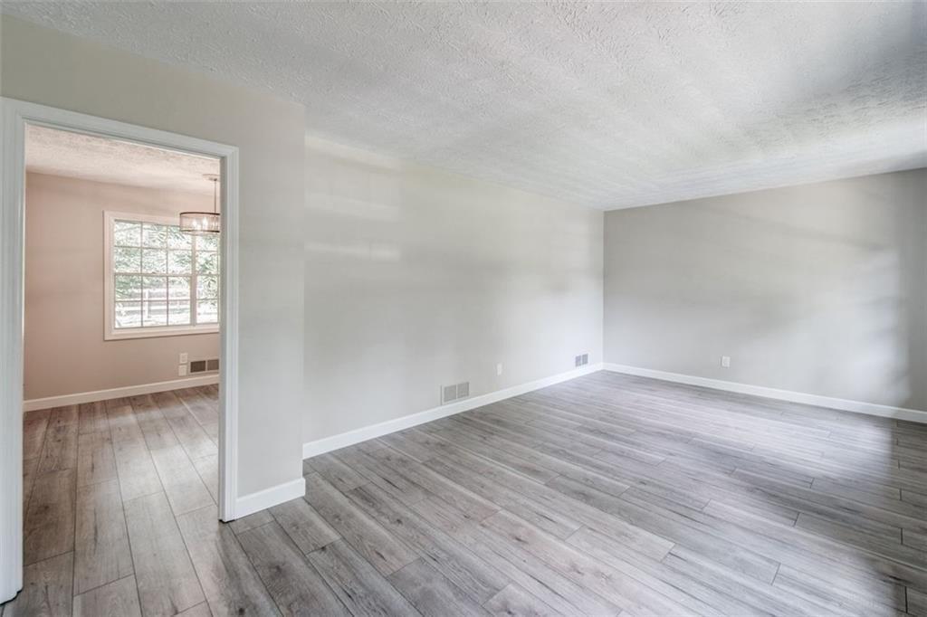 Creek Valley Dr, Woodstock, GA 30188