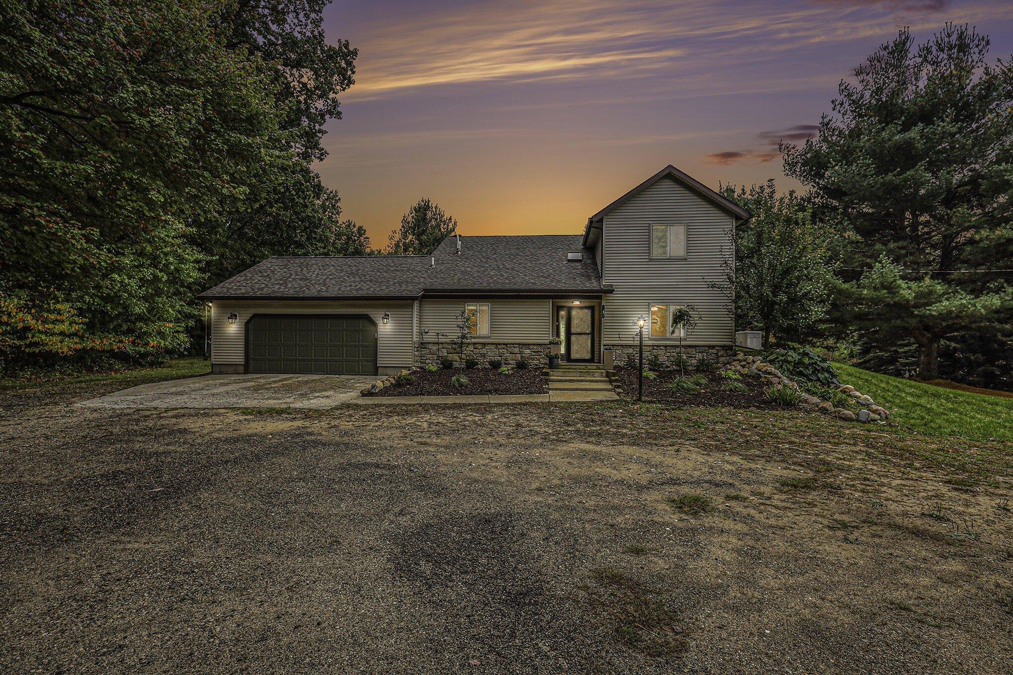 Hart St Ne, Greenville, MI 48838