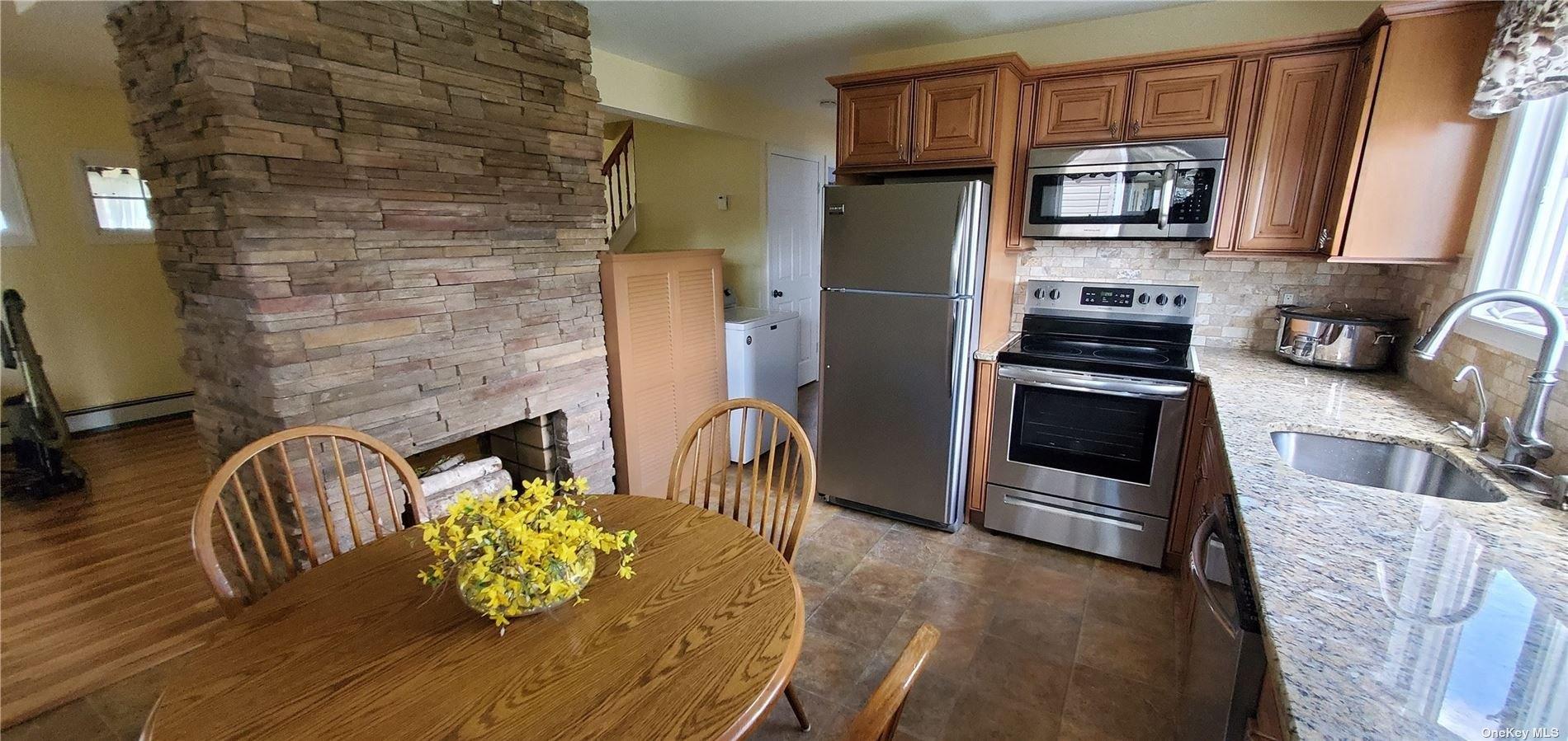 Pilgrim Ln, Westbury, NY 11590
