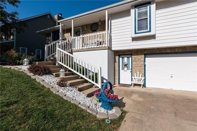 Ne Mulberry St, Lees Summit, MO 64086