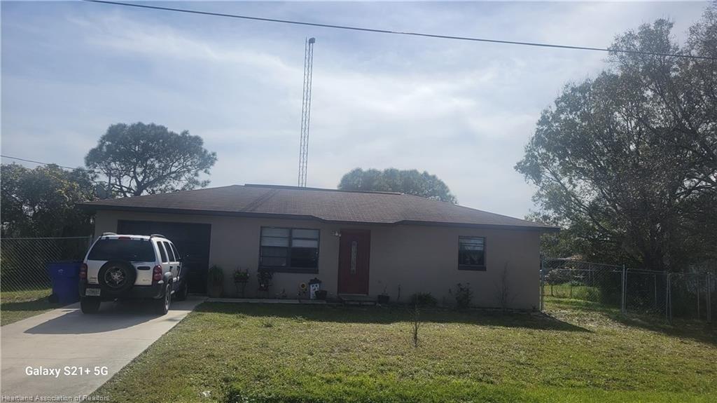 Crossview St, Lake Placid, FL 33852