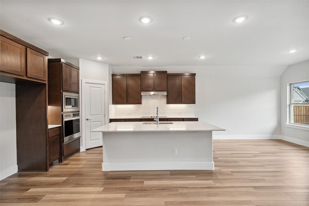 Western Way, Waxahachie, TX 75165