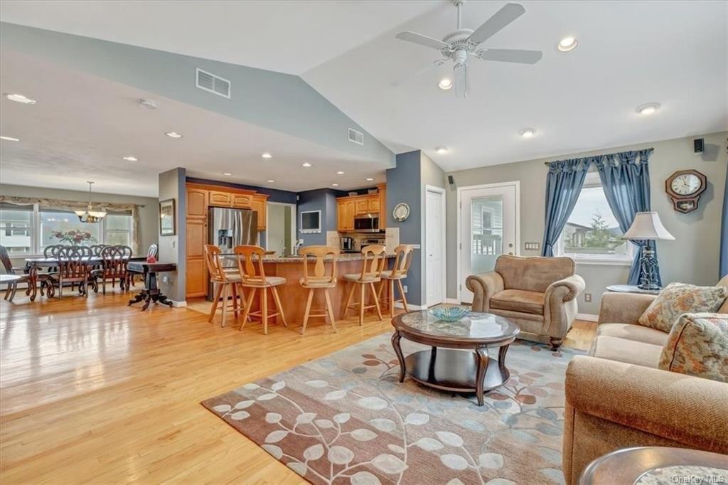 Carlisle Way, Washingtonville, NY 10992
