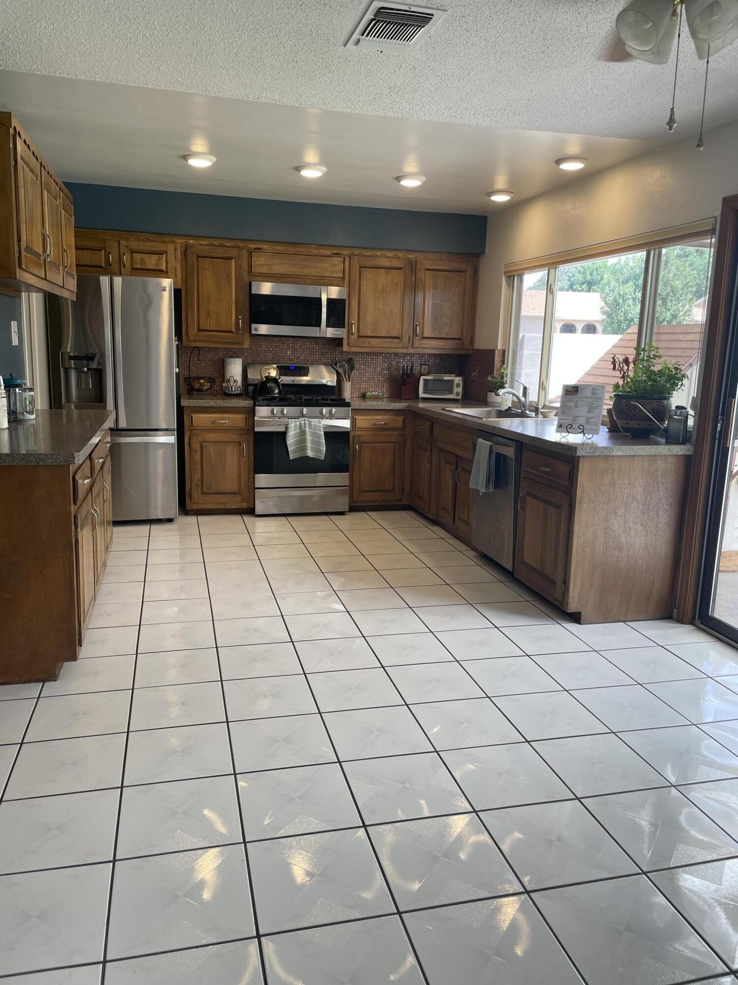 Acapulco Dr Ne, Albuquerque, NM 87111