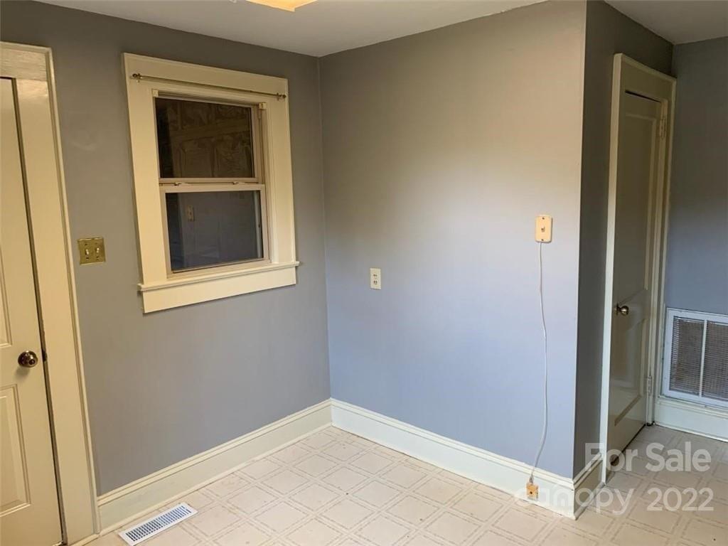 28th St Ne, Hickory, NC 28601