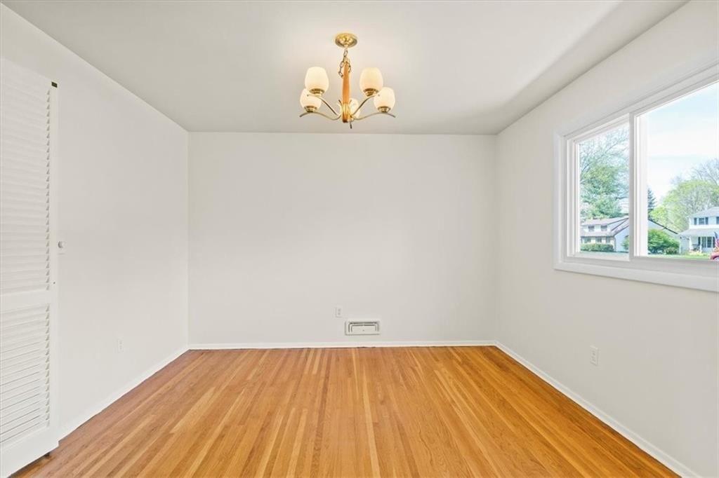 Mariposa Dr, Rochester, NY 14624