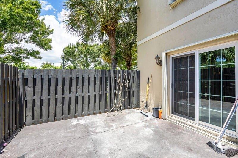 Summit Lake Dr, West Palm Beach, FL 33406
