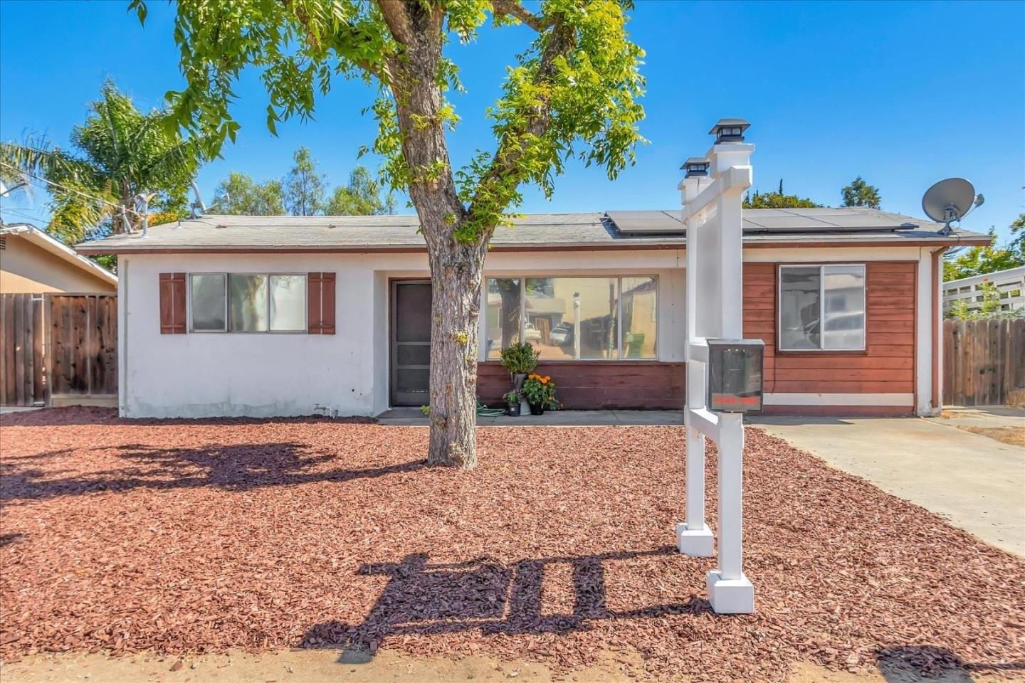 Hoffman Ln, Campbell, CA 95008