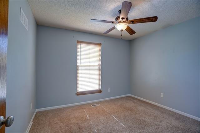 Ne Dale Hunter Trl, Lees Summit, MO 64086