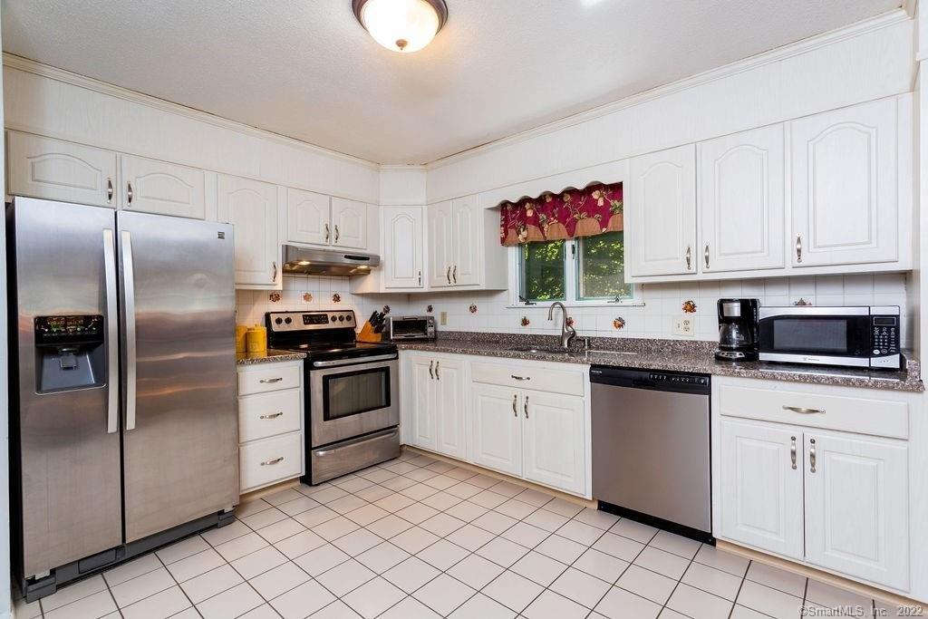 Douglas Dr, Danbury, CT 06811