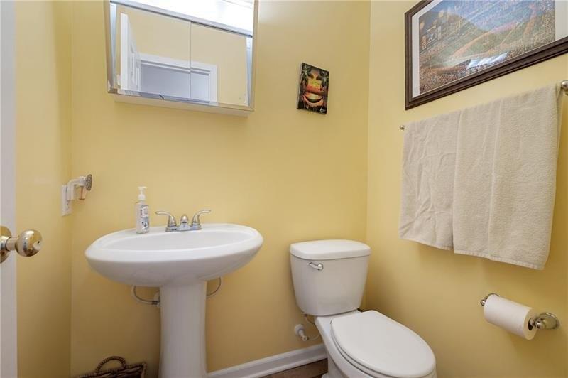 Blake Ct, Coraopolis, PA 15108