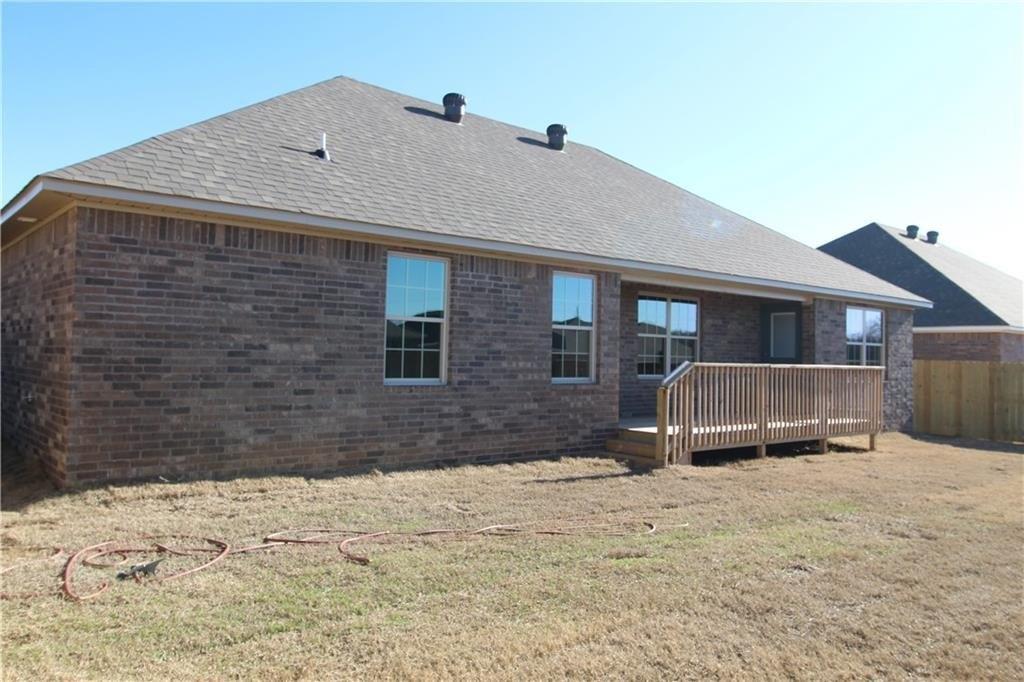 Rachel St, Gentry, AR 72734