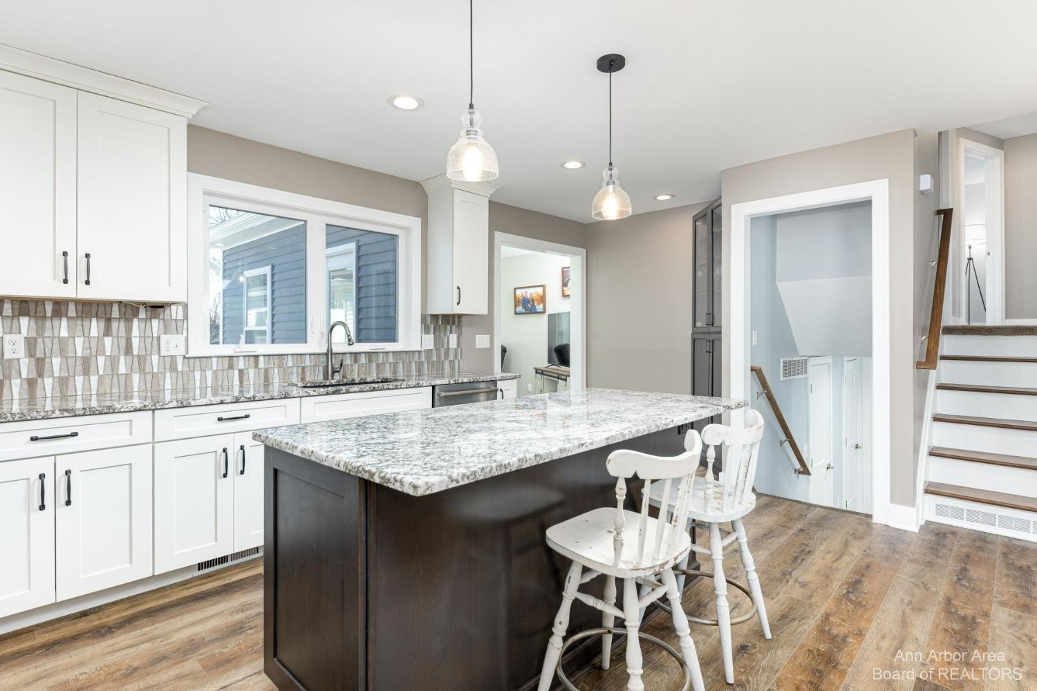 Leona Dr, Ann Arbor, MI 48103