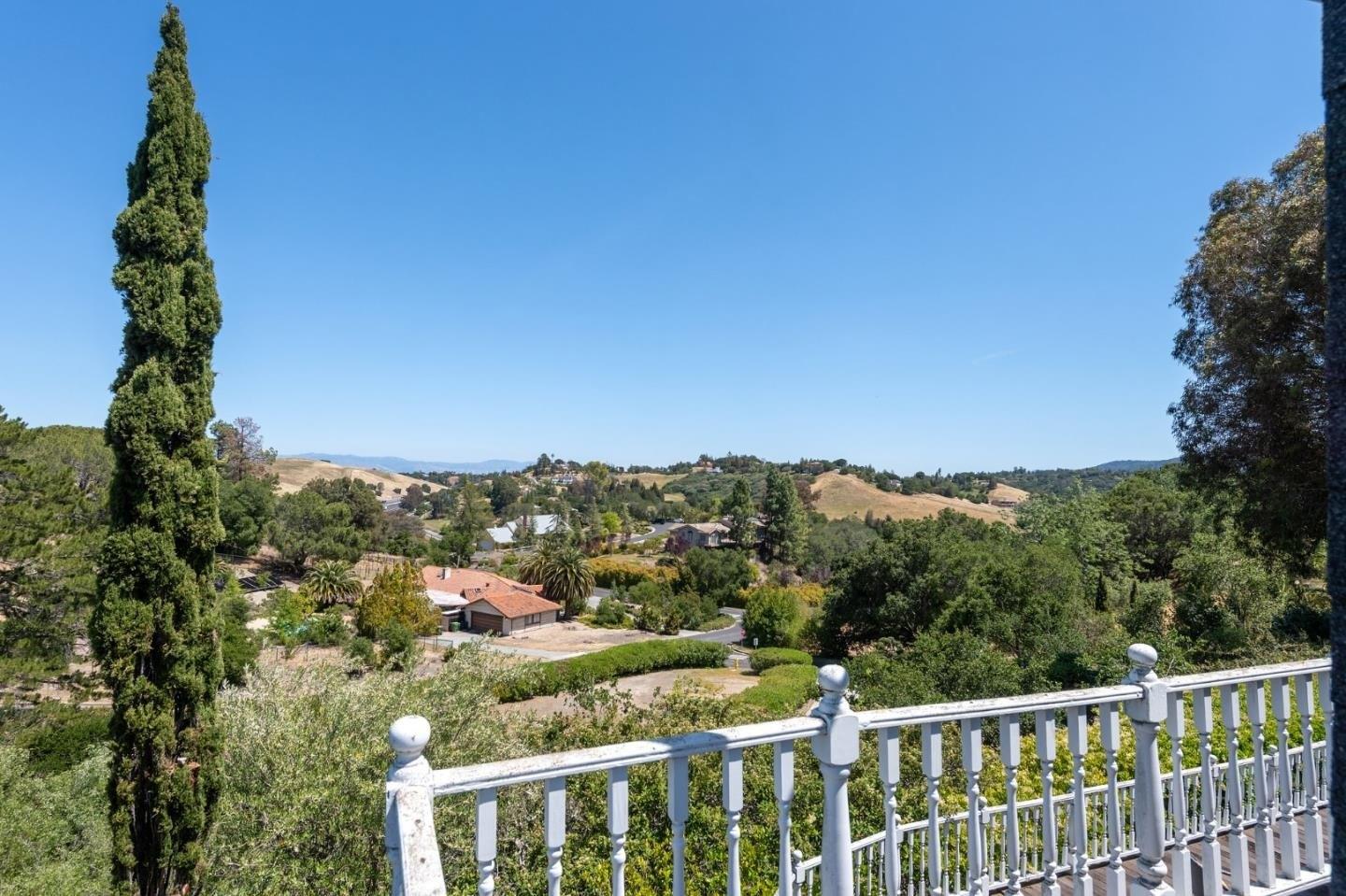 Stanford Ct, Los Altos Hills, CA 94022