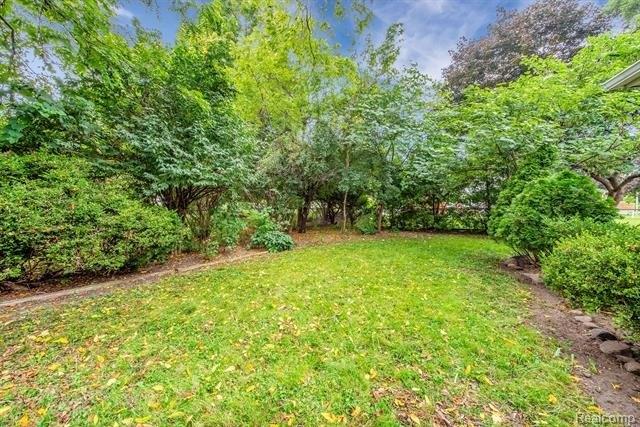 5 Mile Rd, Redford, MI 48239
