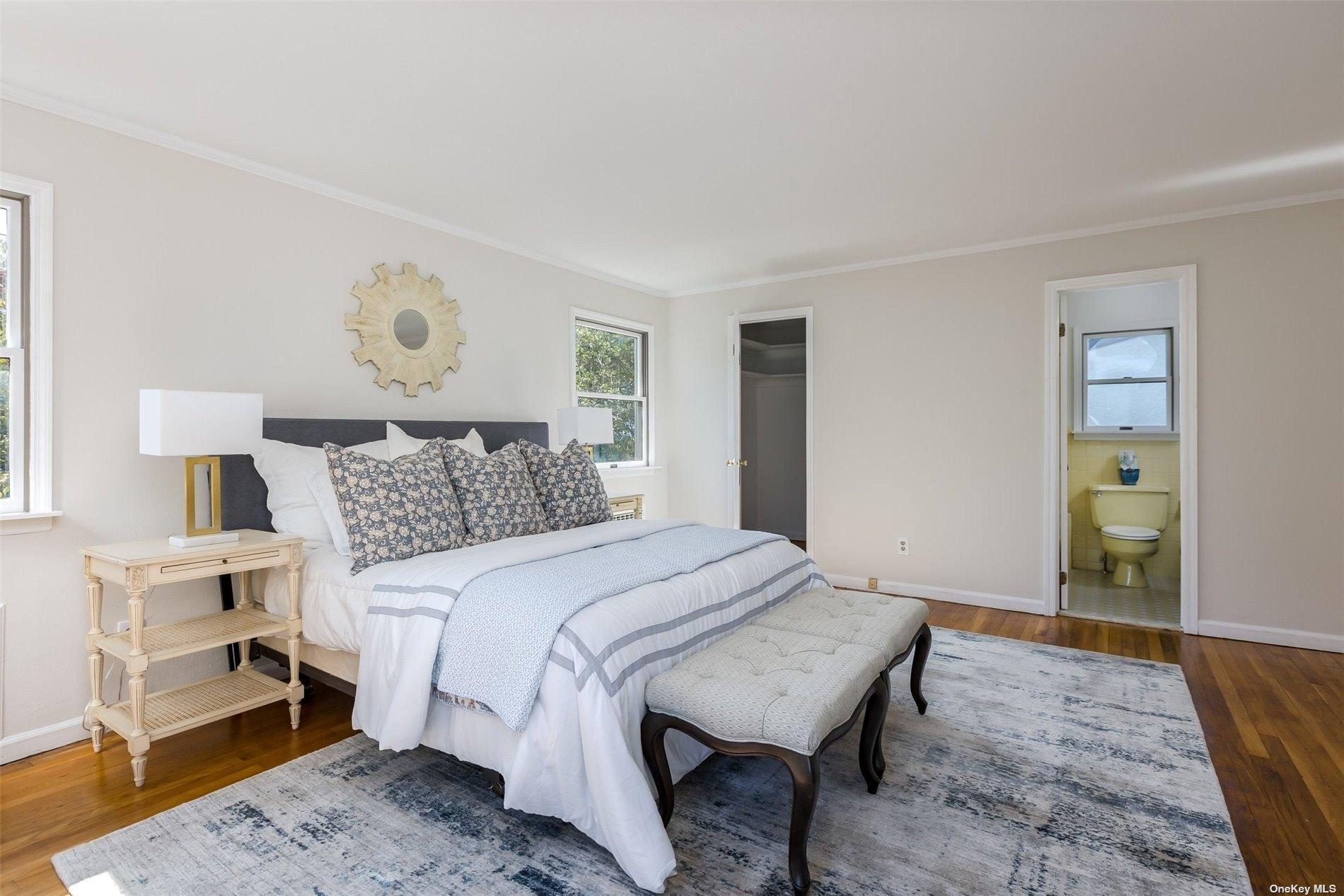 Kenwood Rd, Garden City, NY 11530
