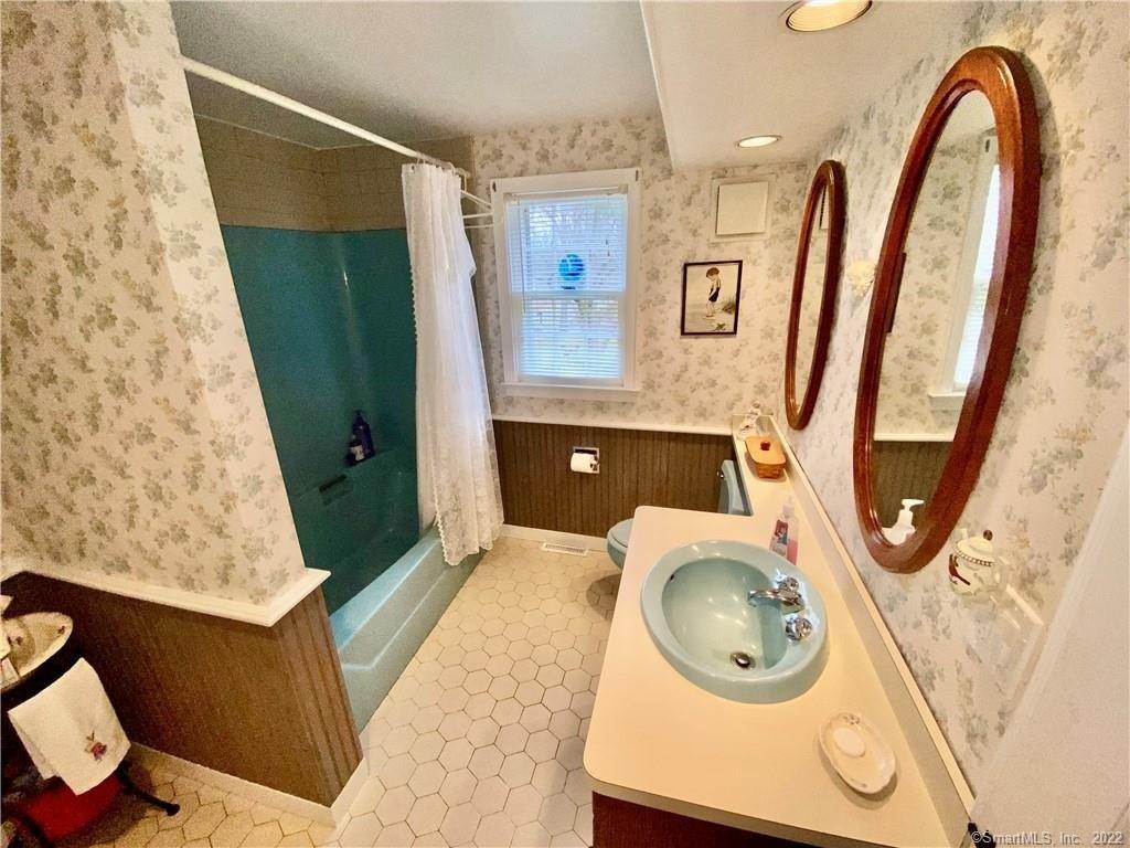 Nichols Ave, Shelton, CT 06484