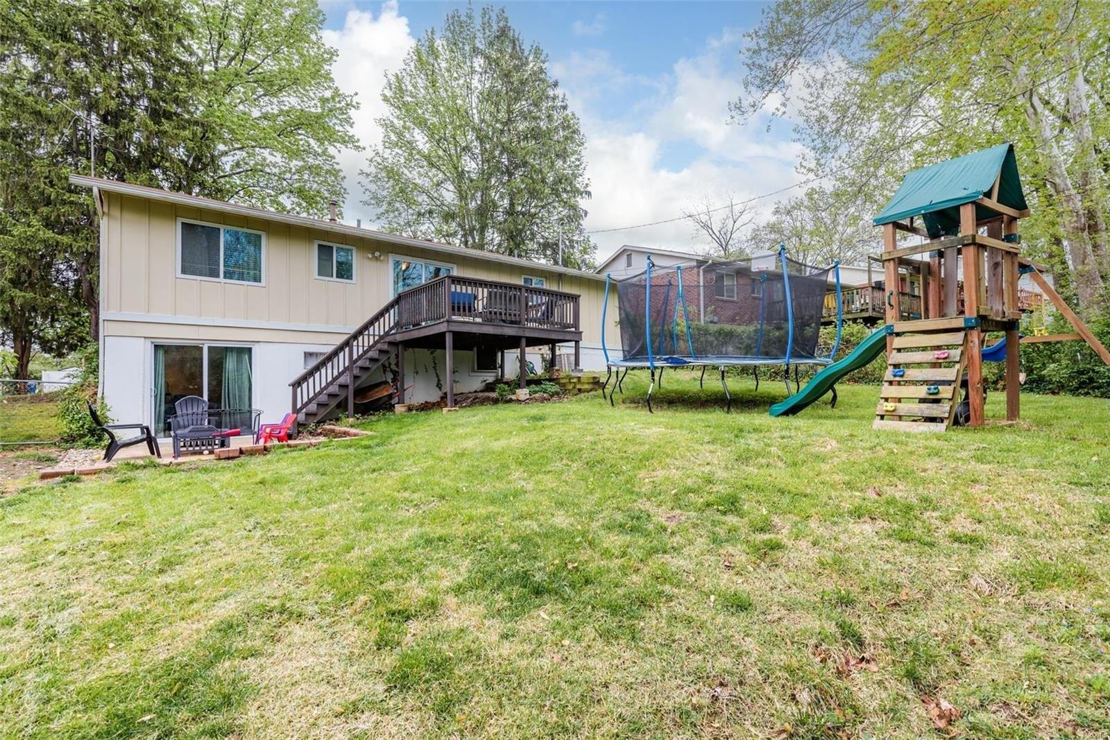 Dawn Valley Dr, Maryland Heights, MO 63043