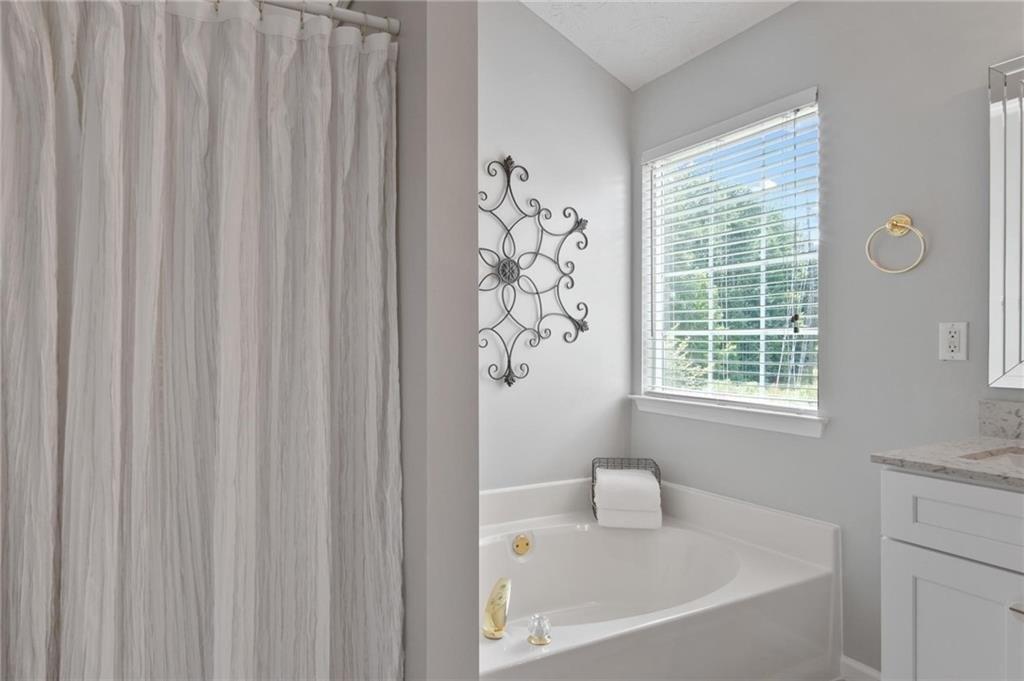 Laurel Cove Dr, Snellville, GA 30078