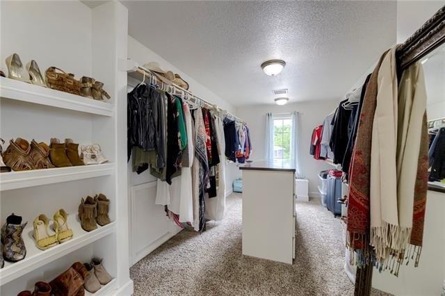 Thousand Oaks Dr, Kansas City, MO 64152