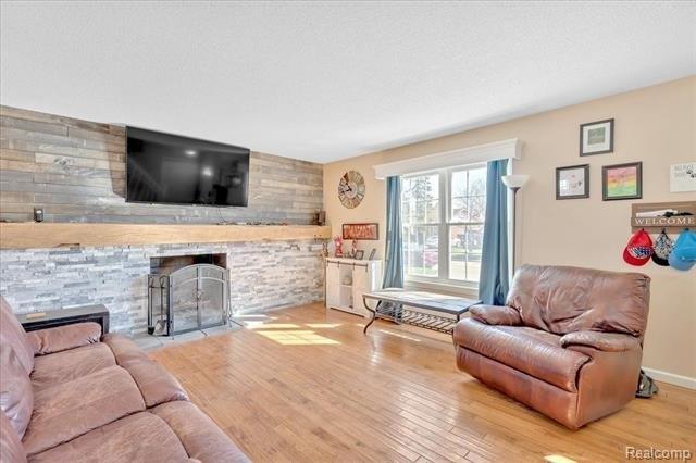 Castlewood Dr, Woodhaven, MI 48183