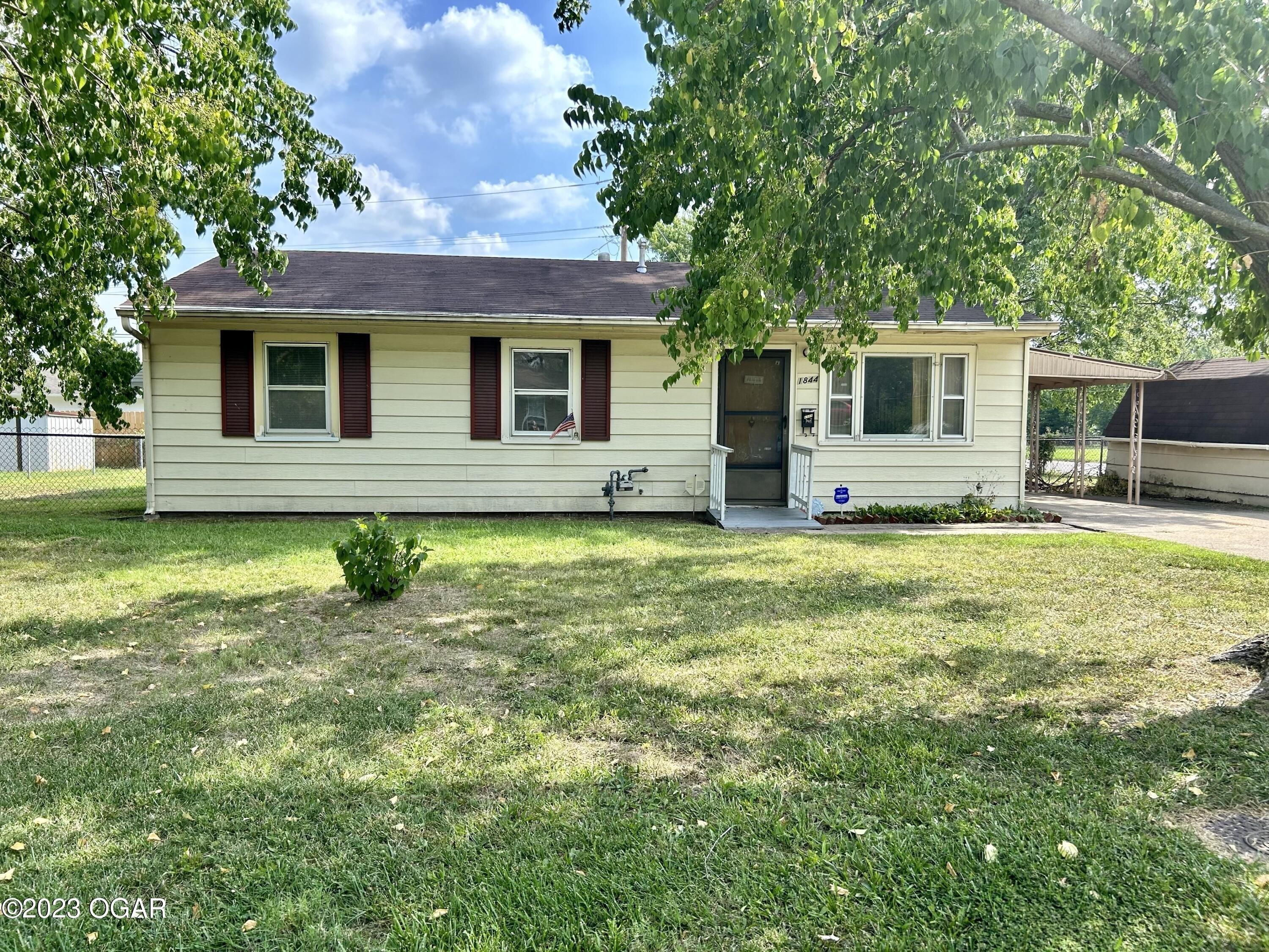 W 21st Ter, Joplin, MO 64804