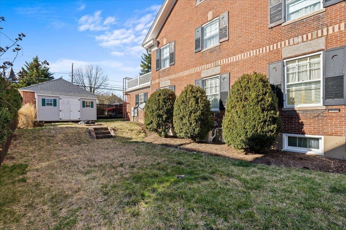 Walnut Ave, Waynesboro, VA 22980