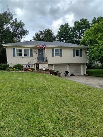 Britany Dr, Warrensburg, MO 64093