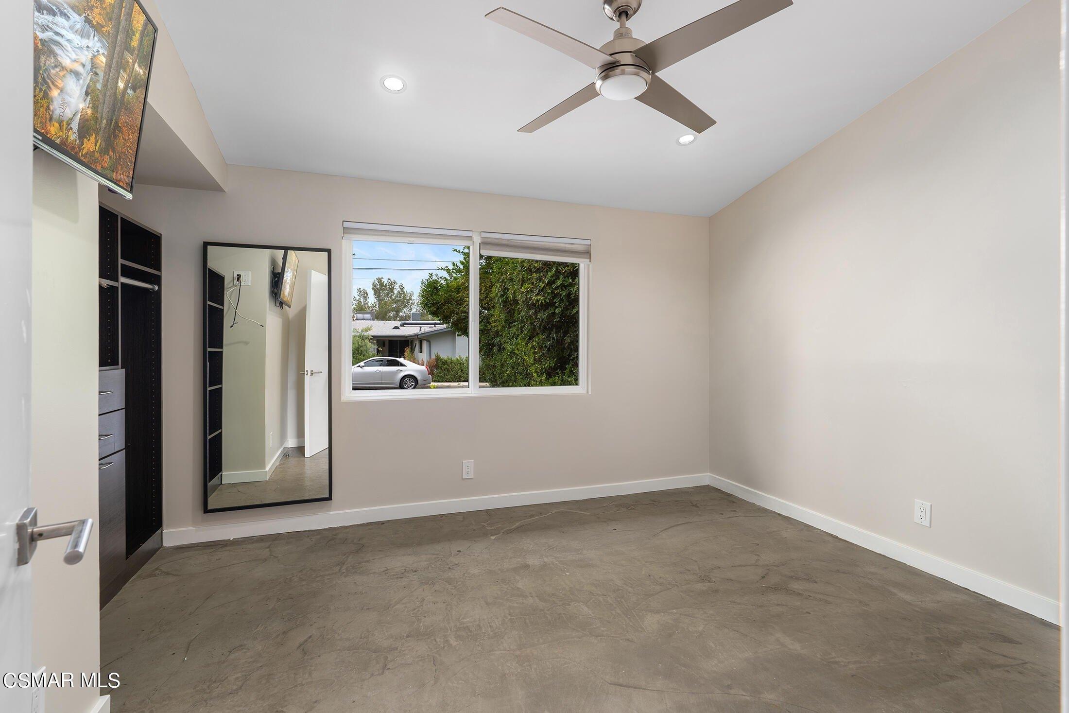 Coulson St, Woodland Hills, CA 91367