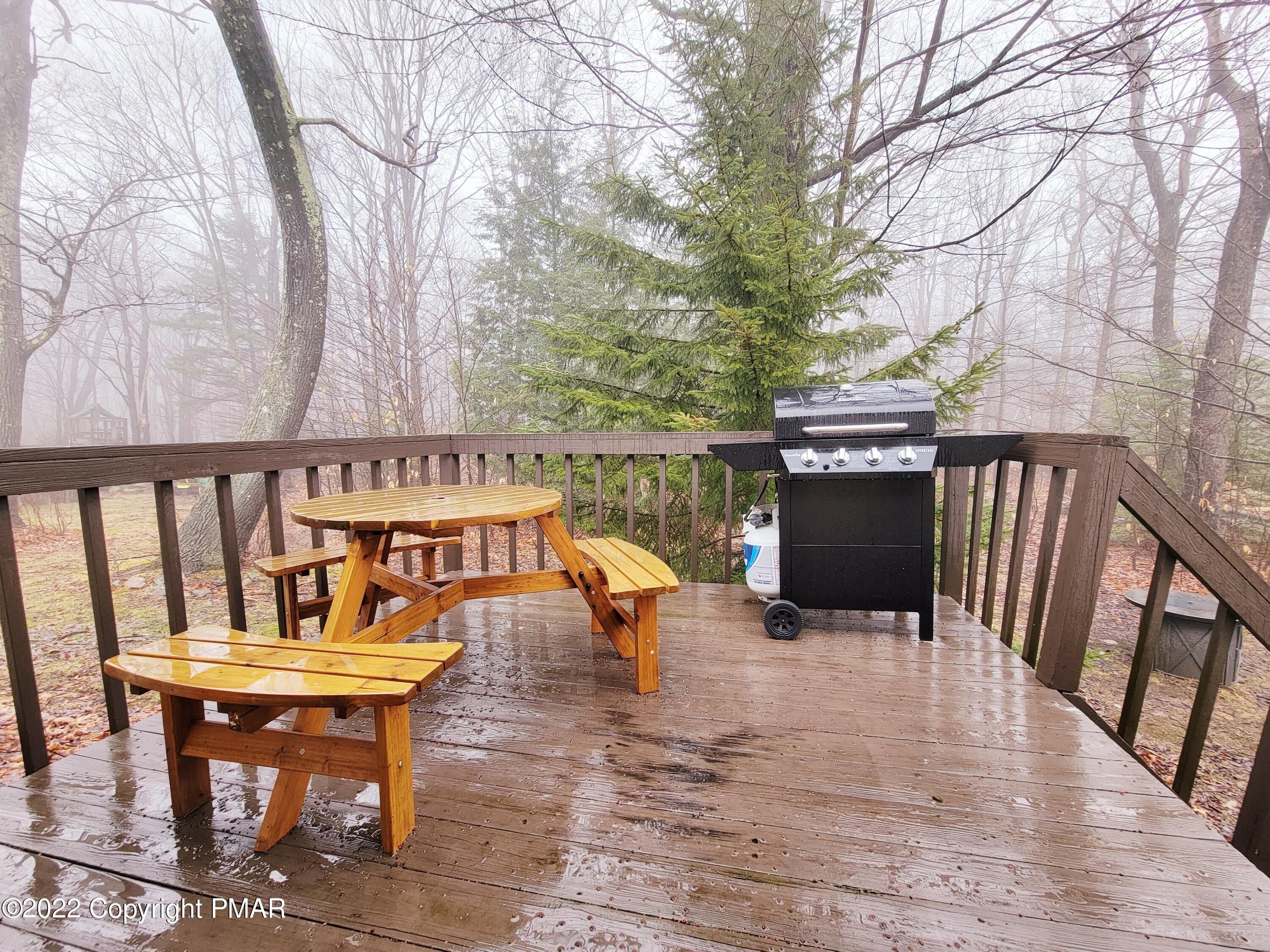 Mohawk Trl, Tobyhanna, PA 18466