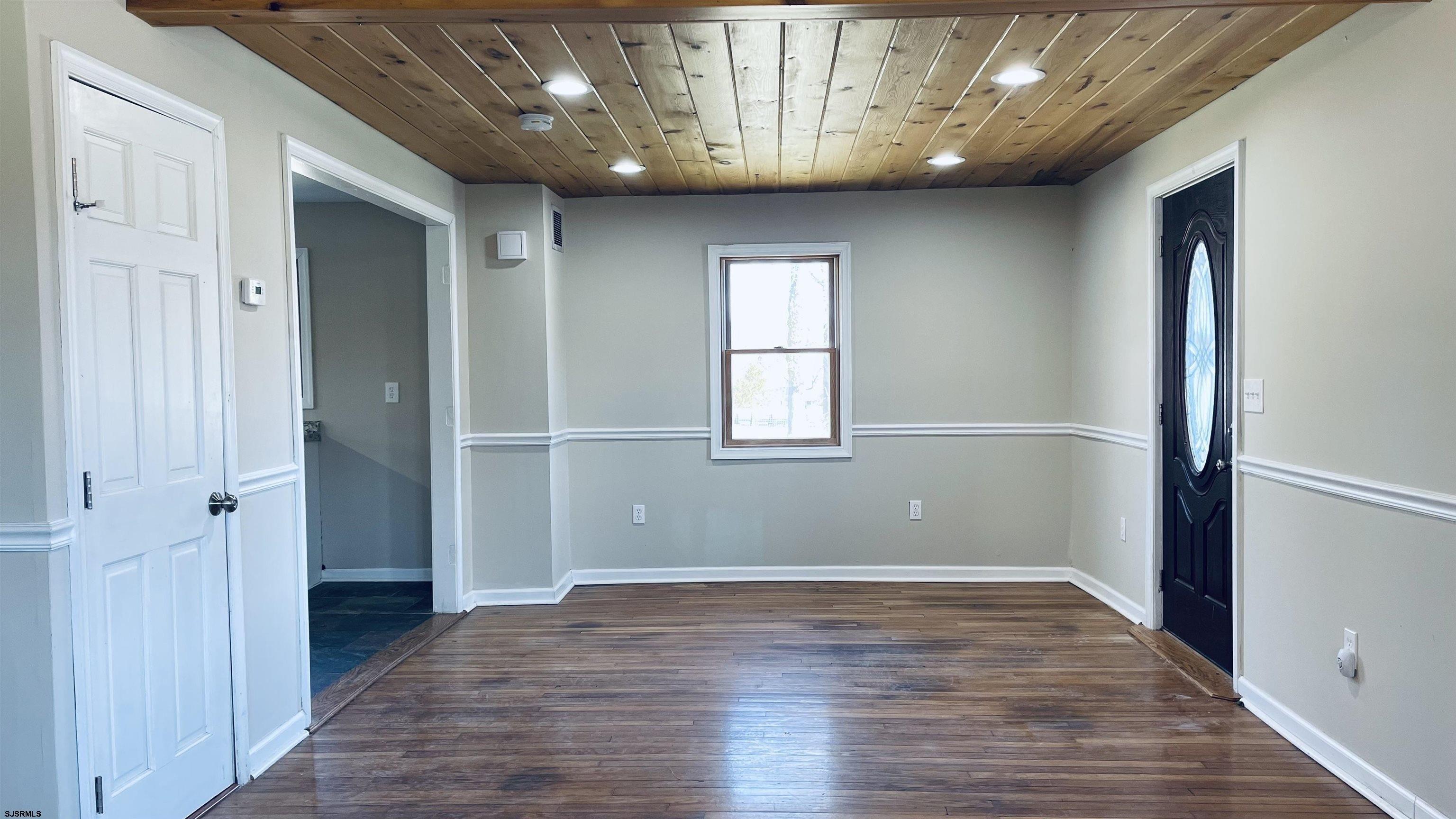 N Maple Ave, Tuckerton, NJ 08087