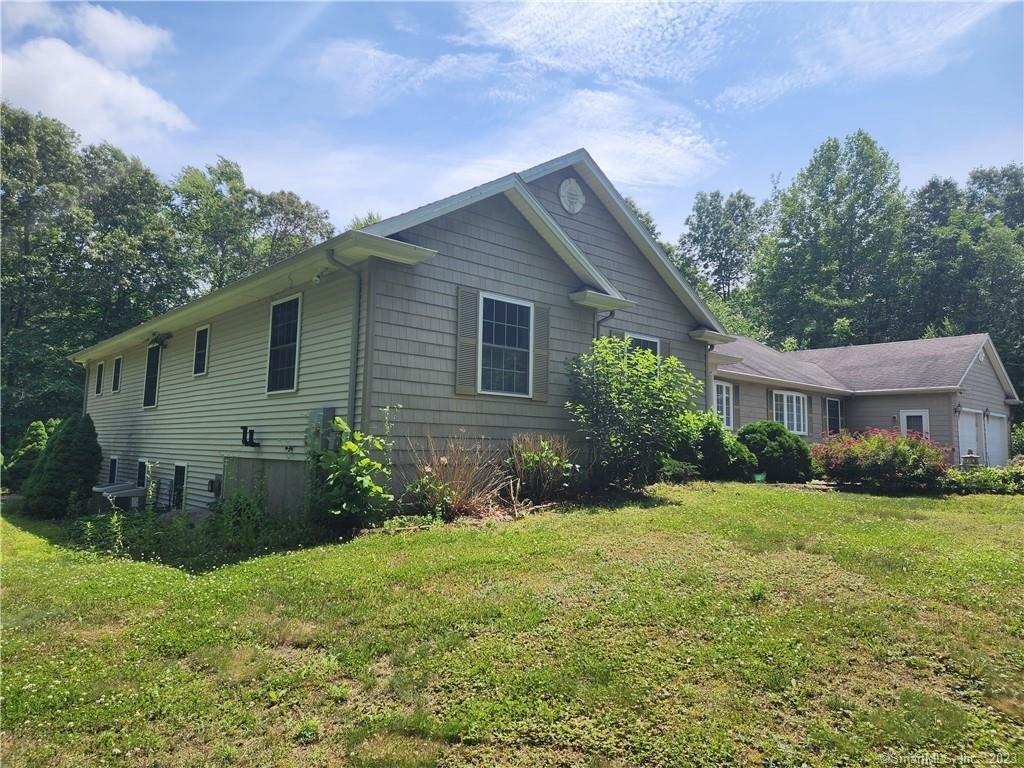August Mdws, Ledyard, CT 06339